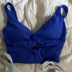 Halara ballerina twist sports bra size xs